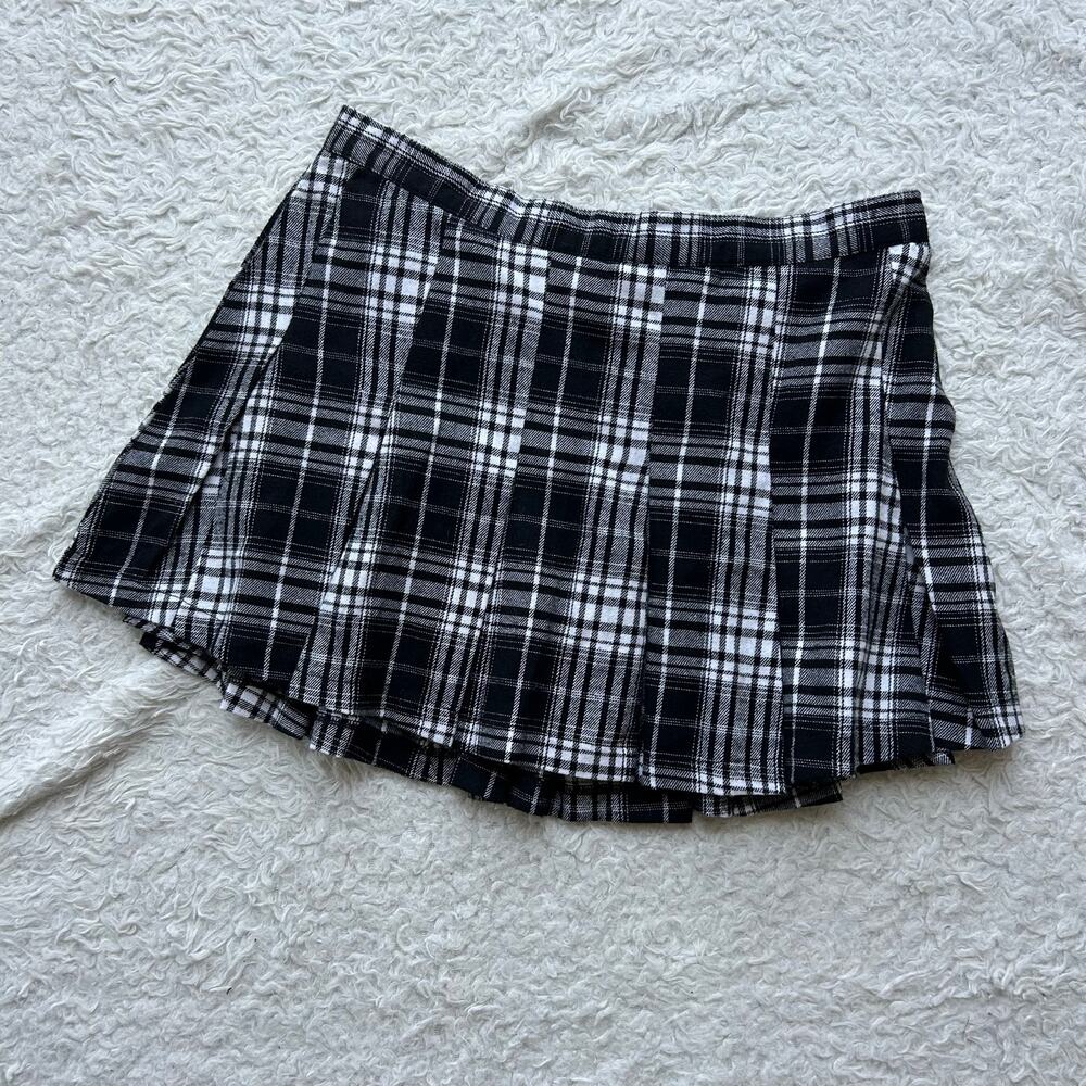Dolls Kill Trickz N Treatz Black and White Plaid Pleated Mini Skirt Size Small